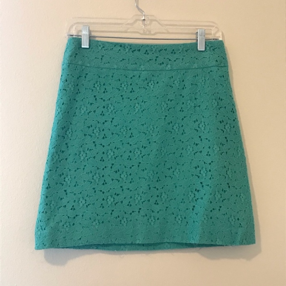 5 for $25🎈 LOFT lace skirt